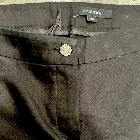 Black dressy pants (Women’s); slightly cropped ankle; size 6 (US) - Picture 2 of 2